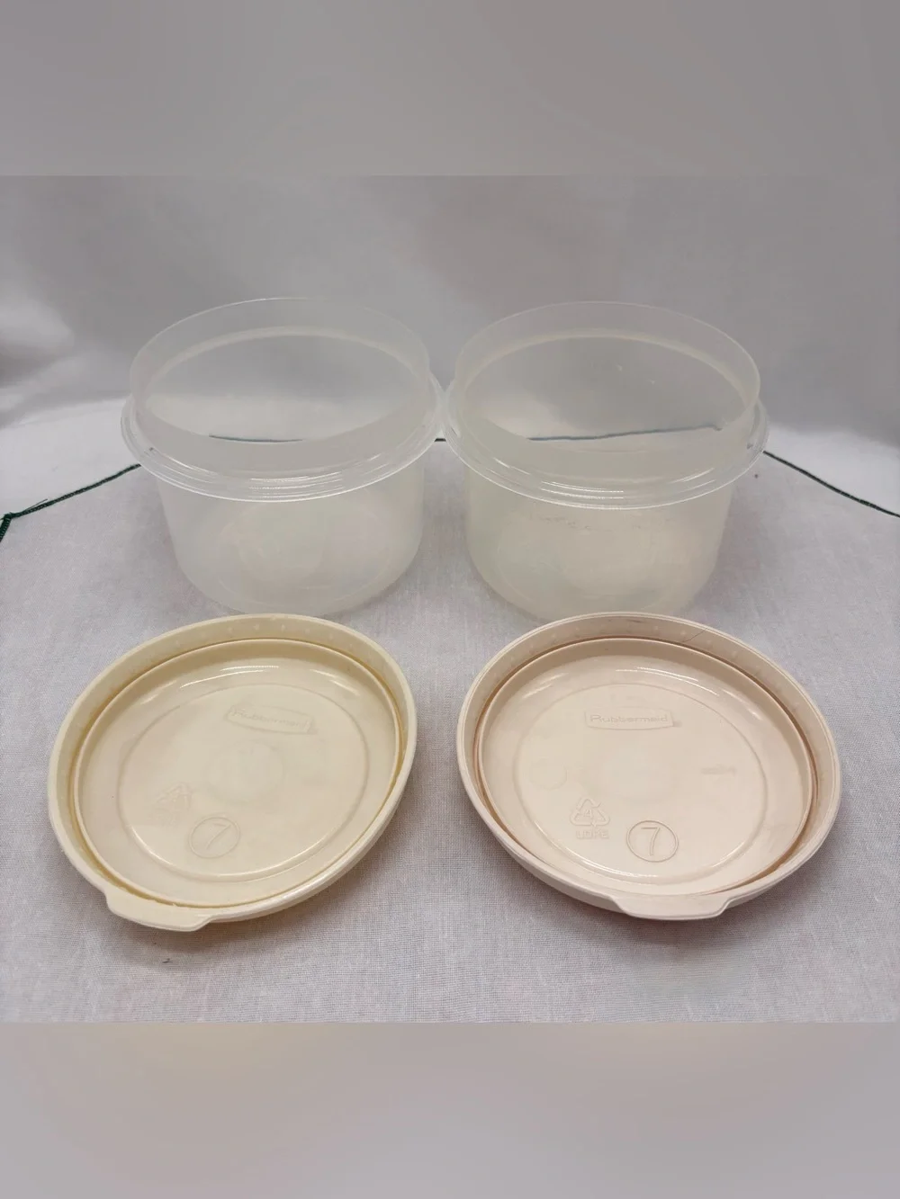 2 Vintage Rubbermaid #7 0020 Servin Saver 3 Cup Storage Containers & Almond Lids
